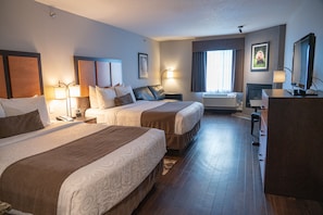 Superior Room 2 Queen Beds plus sofabed | Hypo-allergenic bedding, in-room safe, desk, blackout drapes - Pocaterra Inn and Waterslide (Canmore)