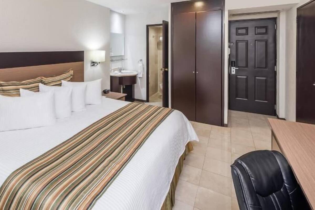 Edredón, camas con pillow-top y caja de seguridad en la habitación