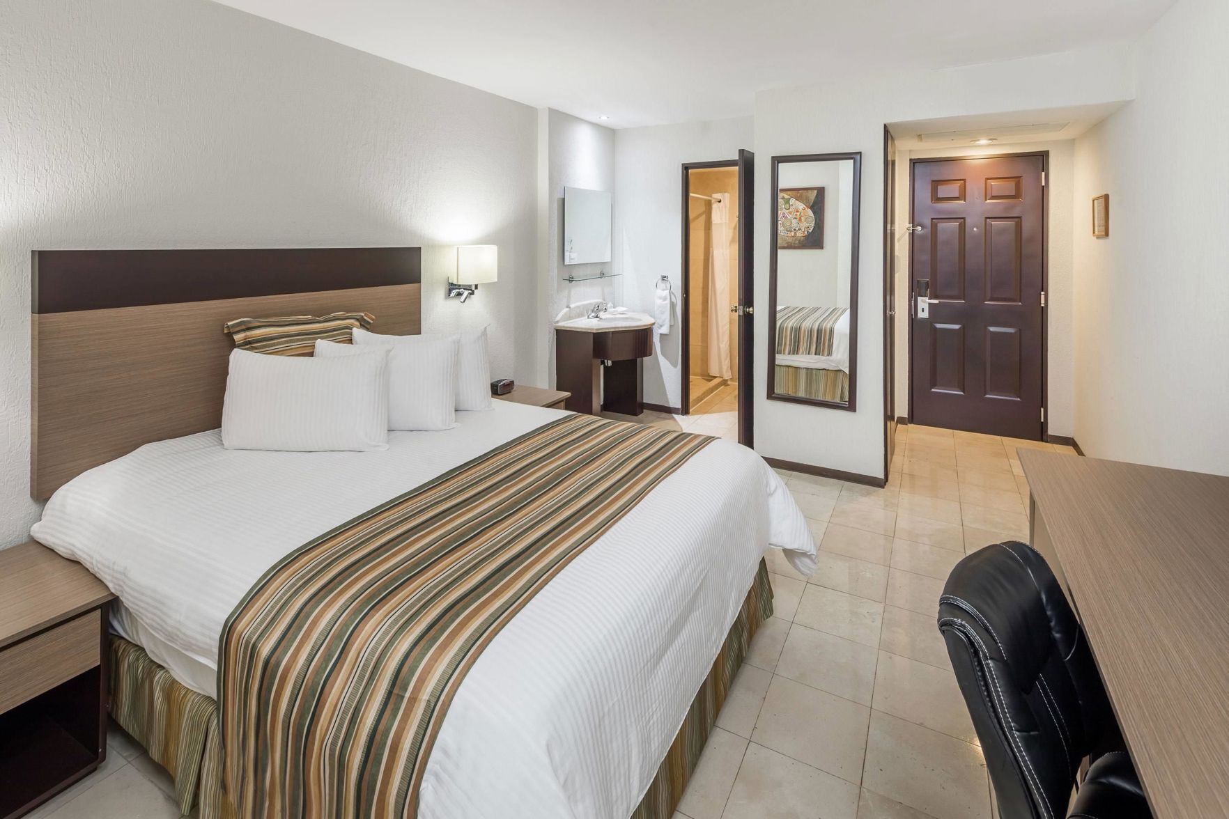 Edredón, camas con pillow-top y caja de seguridad en la habitación 