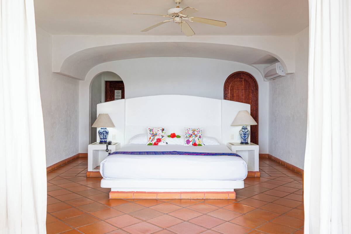 Linda Vista Suite Frente al Mar, 1 cama extragrande | In-room safe, cribs (free), bed sheets