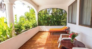 In-room safe, free cribs/infant beds, bed sheets - Catalina Beach Resort (Zihuatanejo)