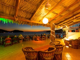 2 bar/ruang istirahat, bar pantai 