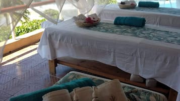 Behandlingsområde utomhus, kroppsbehandlingar och aromaterapi