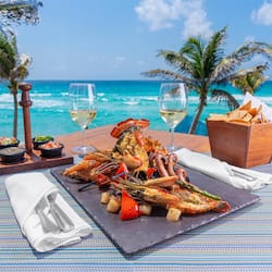 13 か所のレストラン、朝食、ランチ、ディナーに営業 (イタリア料理)
