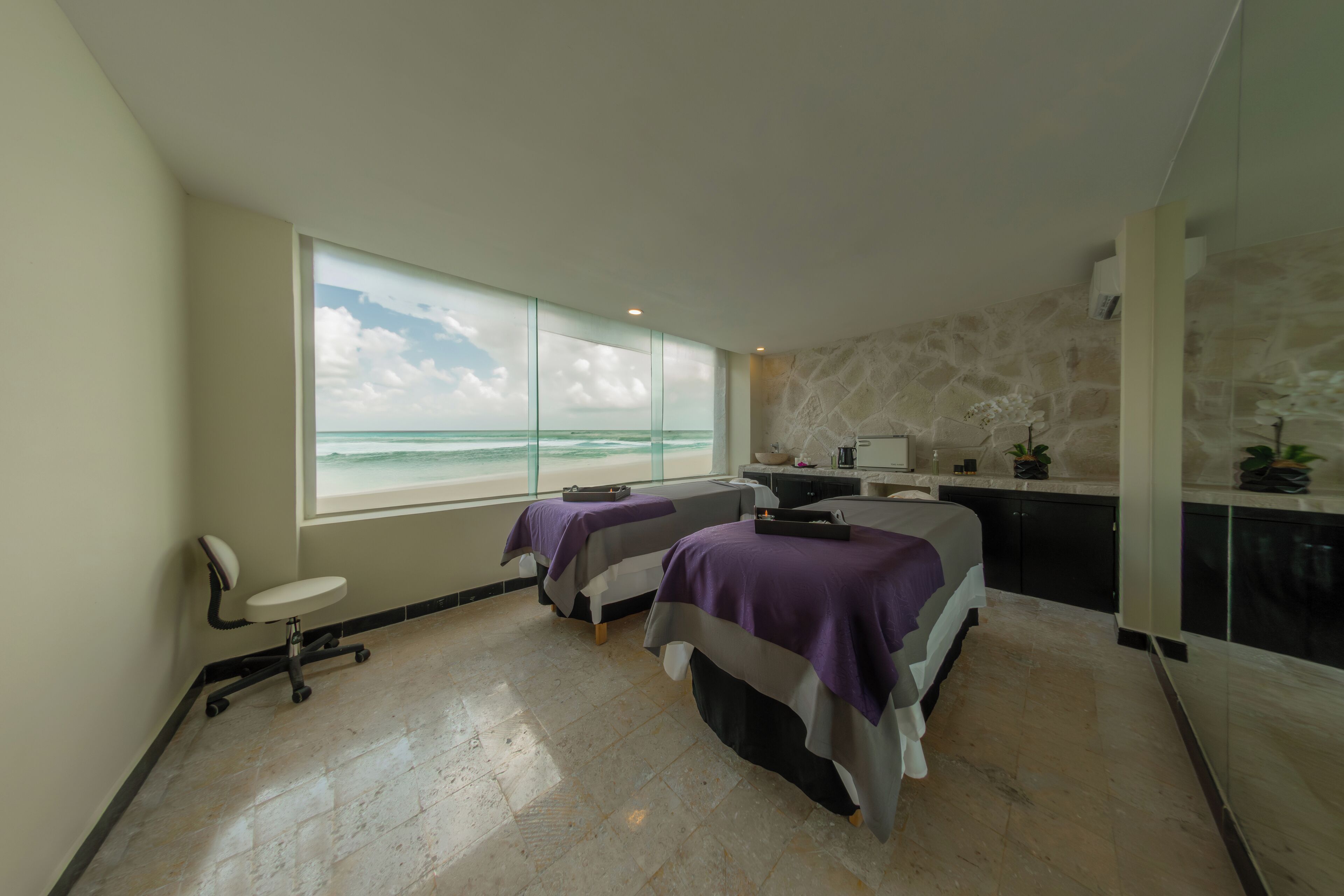 Salas para tratamentos a dois, sauna seca, tratamentos corporais