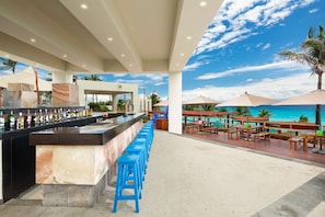 10 bars/lounges, swim-up bar, poolside bar, beach bar