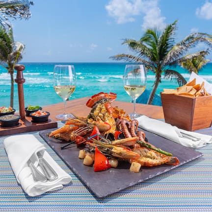 13 restaurants, breakfast, lunch, dinner served; Italian cuisine