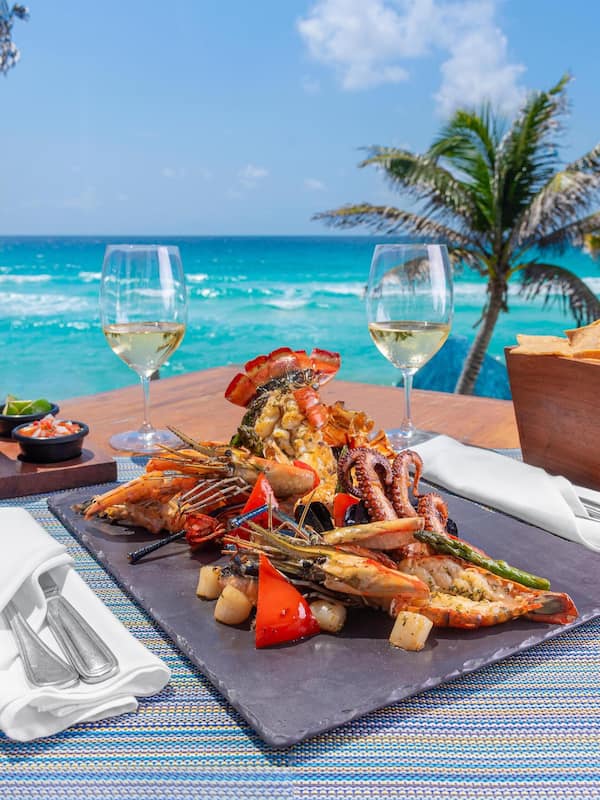 13 restaurants, breakfast, lunch, dinner served; Italian cuisine