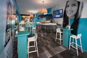 14 bars/lounges, swim-up bar, poolside bar, beach bar