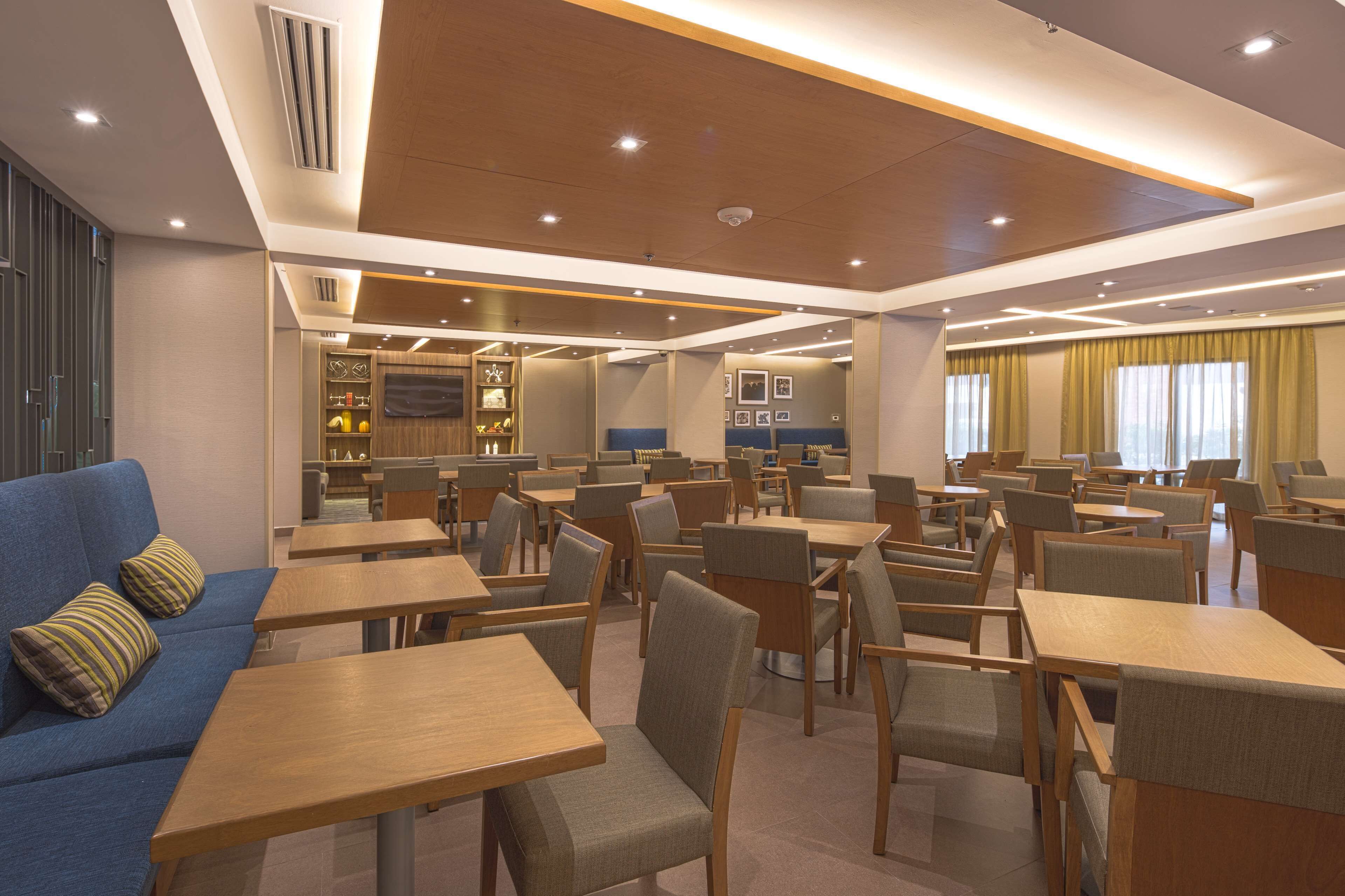 包含每日自助早餐