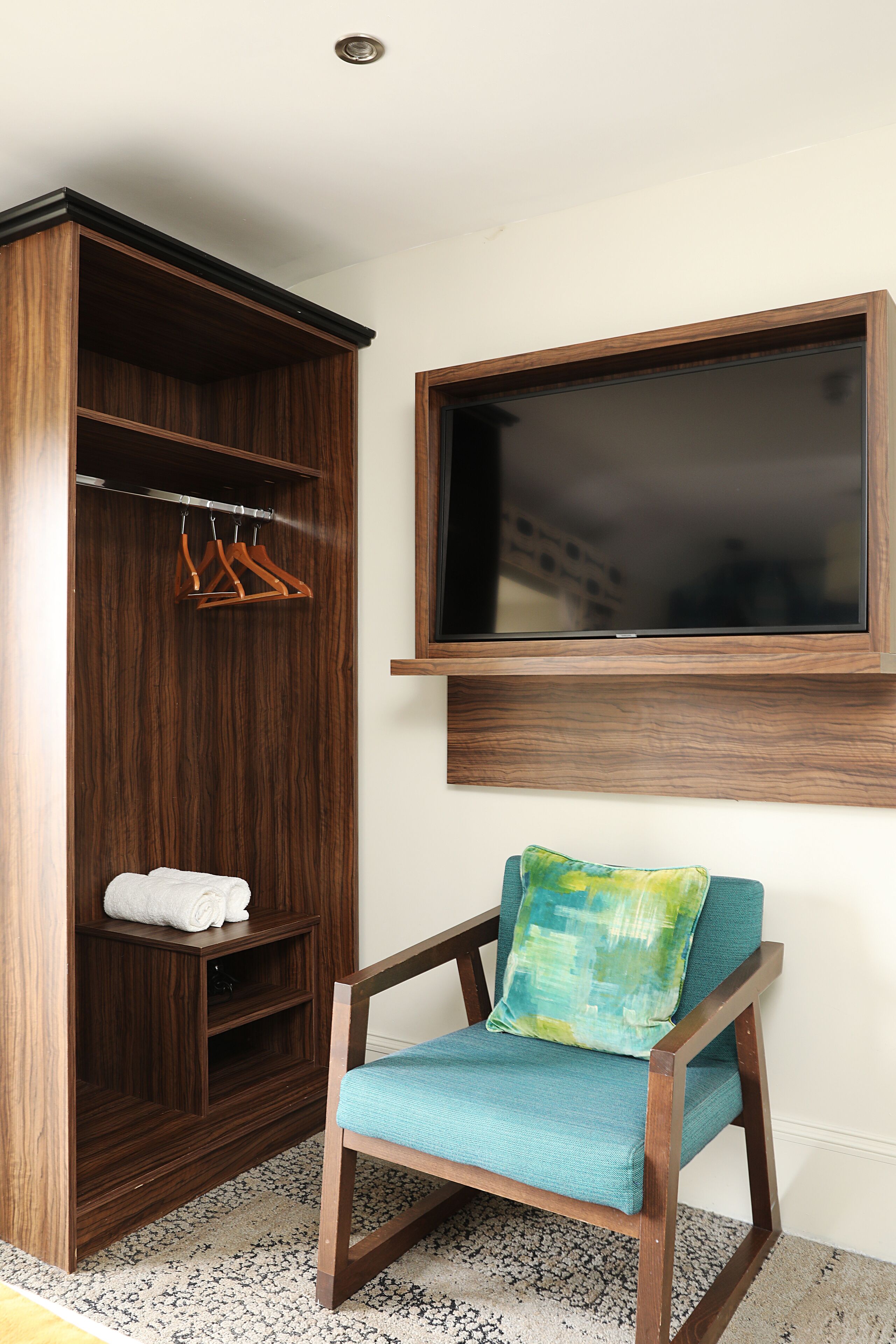 loft, 2 bedrooms | iron/ironing board, free wifi, bed sheets