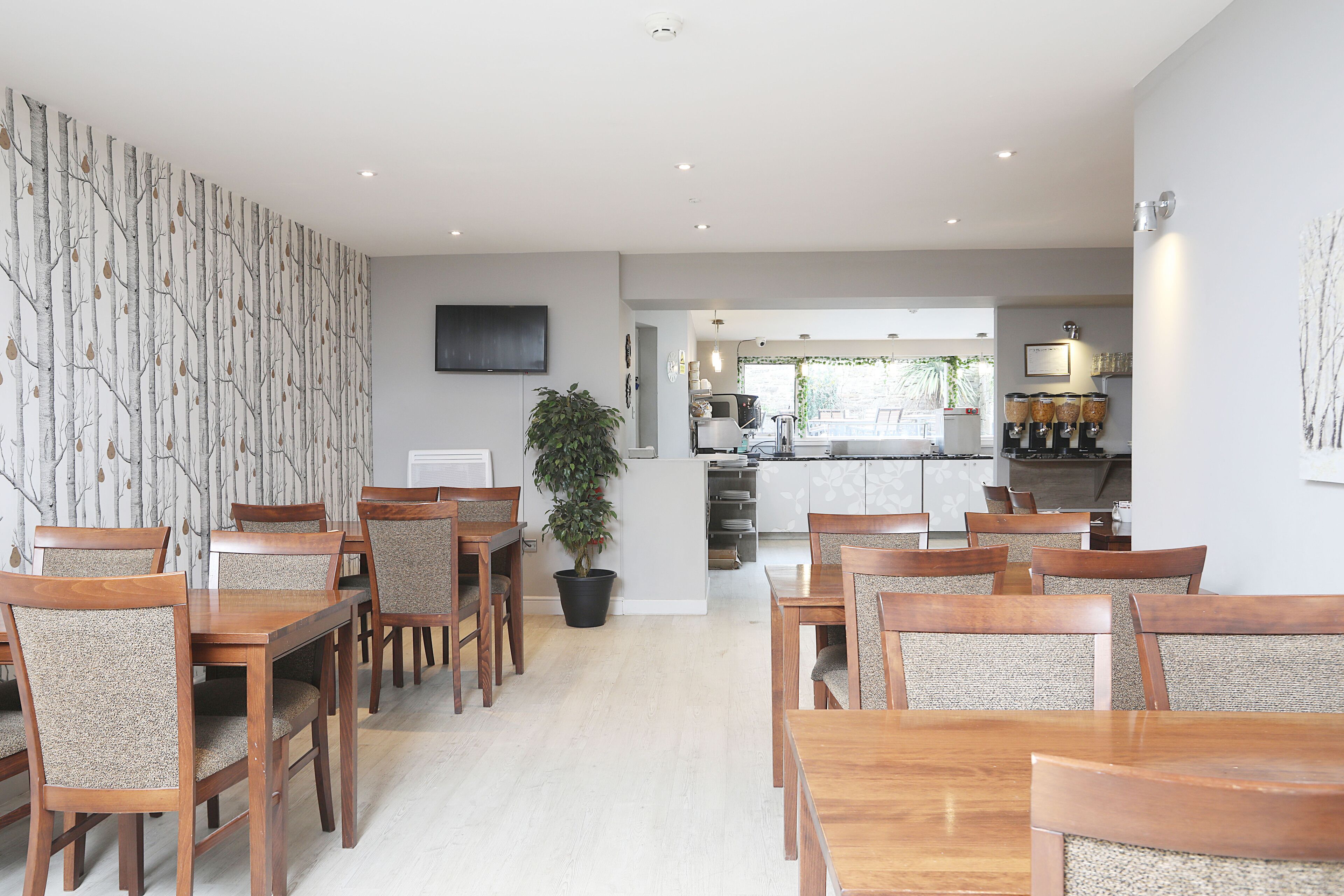 Kontinental frukost varje dag (GBP 10.50 per person)