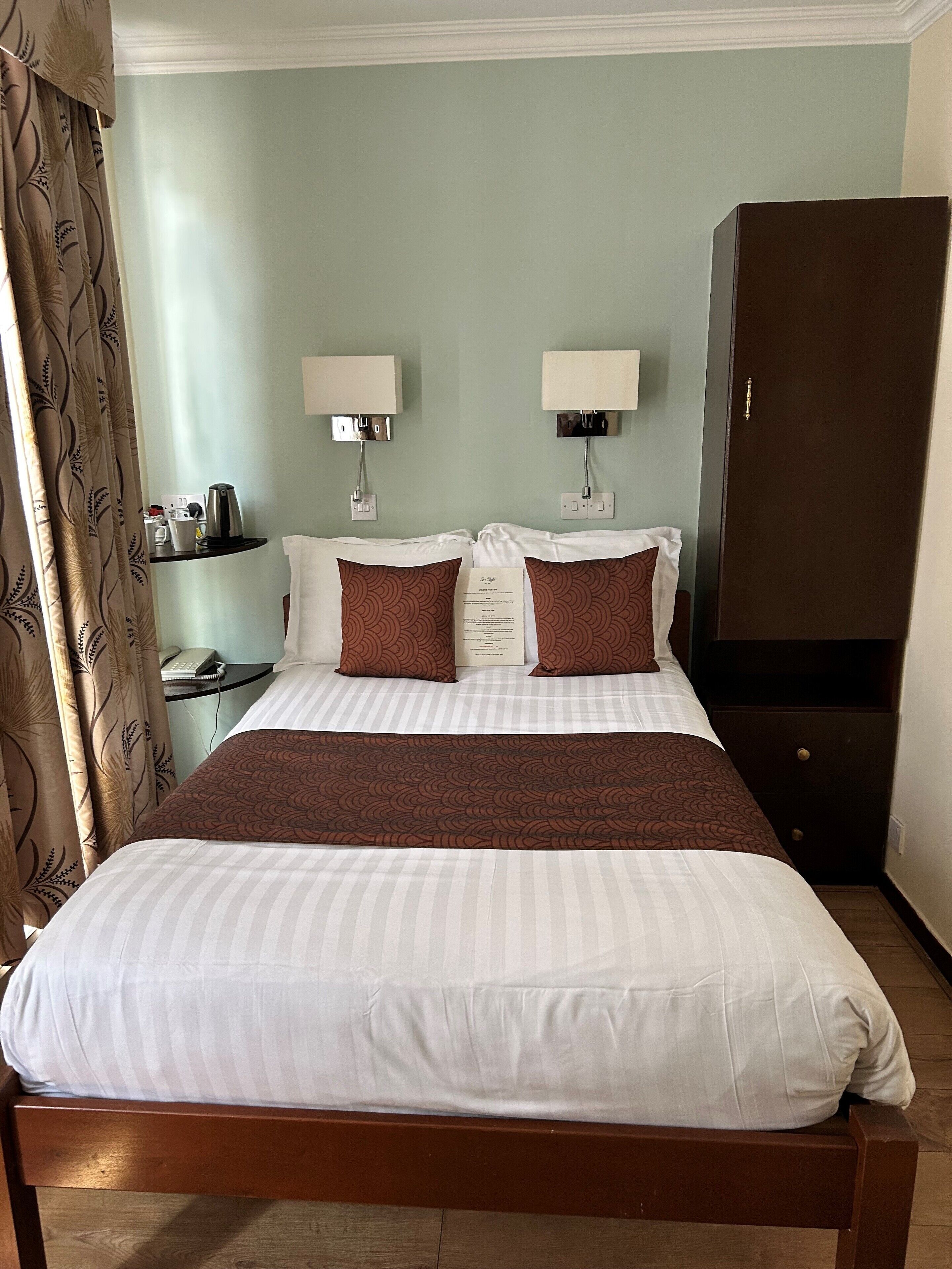 Basic Δίκλινο Δωμάτιο (Double) | Υποαλλεργικά κλινοσκεπάσματα, χρηματοκιβώτιο στο δωμάτιο, γραφείο 