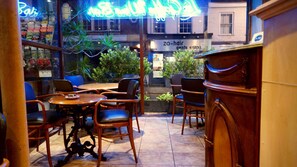 บาร์ (ในที่พัก)
