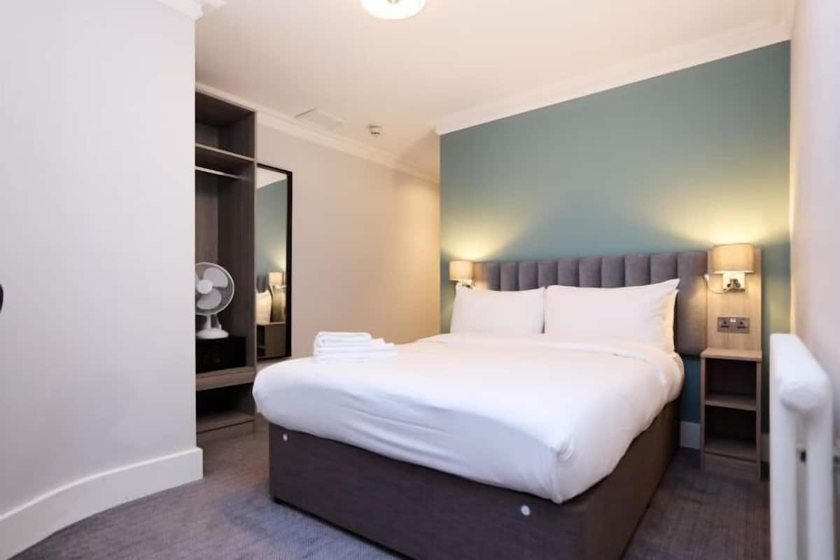 1 bedroom, premium bedding, in-room safe, desk