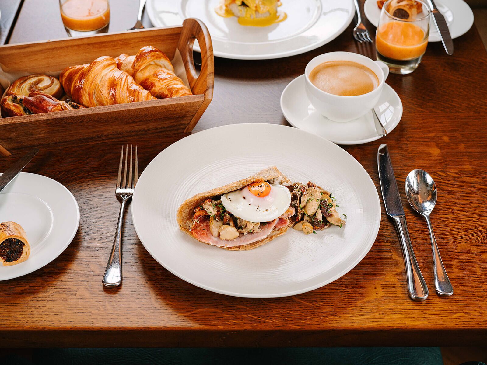 daily full breakfast (gbp 20.00 per person)