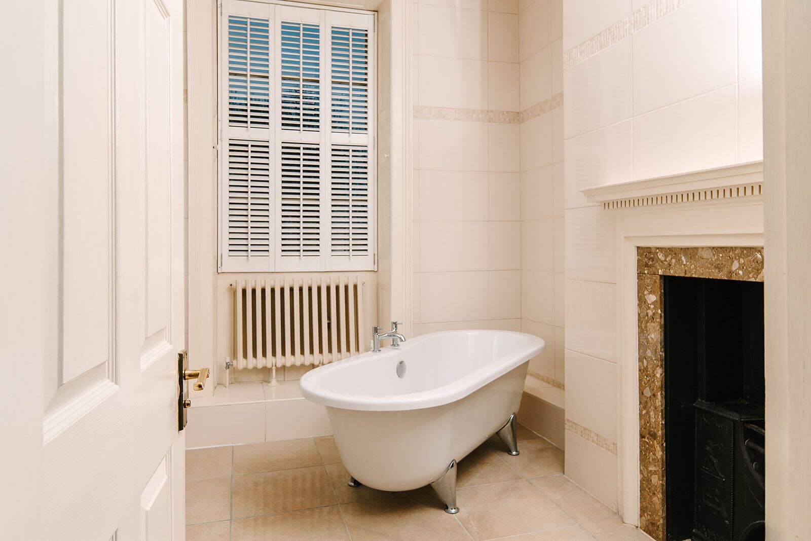 penny-farthing | bathroom | separate bathtub and shower, designer toiletries, hair dryer, towels