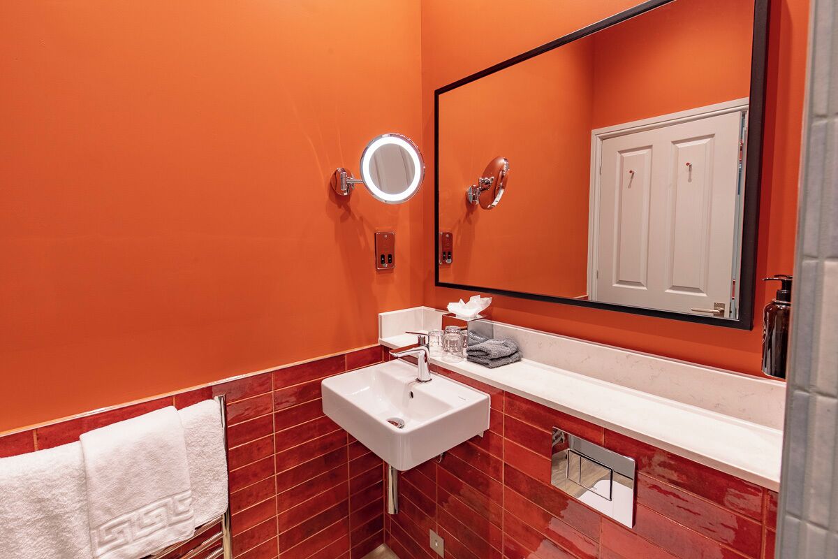 Mansion House Comfy | Bathroom | Separate bathtub and shower, free toiletries, hair dryer, towels