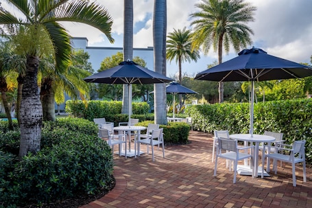 Terrace/patio. Hyatt Place Fort Lauderdale Cruise Port & Convention Center
