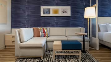 Down comforters, in-room safe, desk, blackout drapes