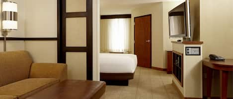 Down comforters, in-room safe, desk, blackout drapes