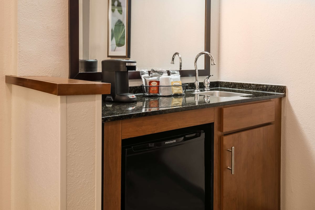 Premium bedding, down comforters, in-room safe, desk
