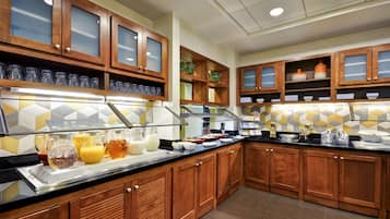 Café da manhã continental grátis todos os dias