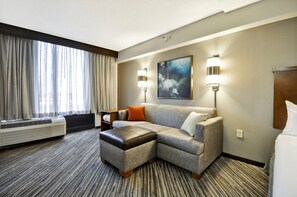 Premium bedding, down duvets, desk, blackout curtains