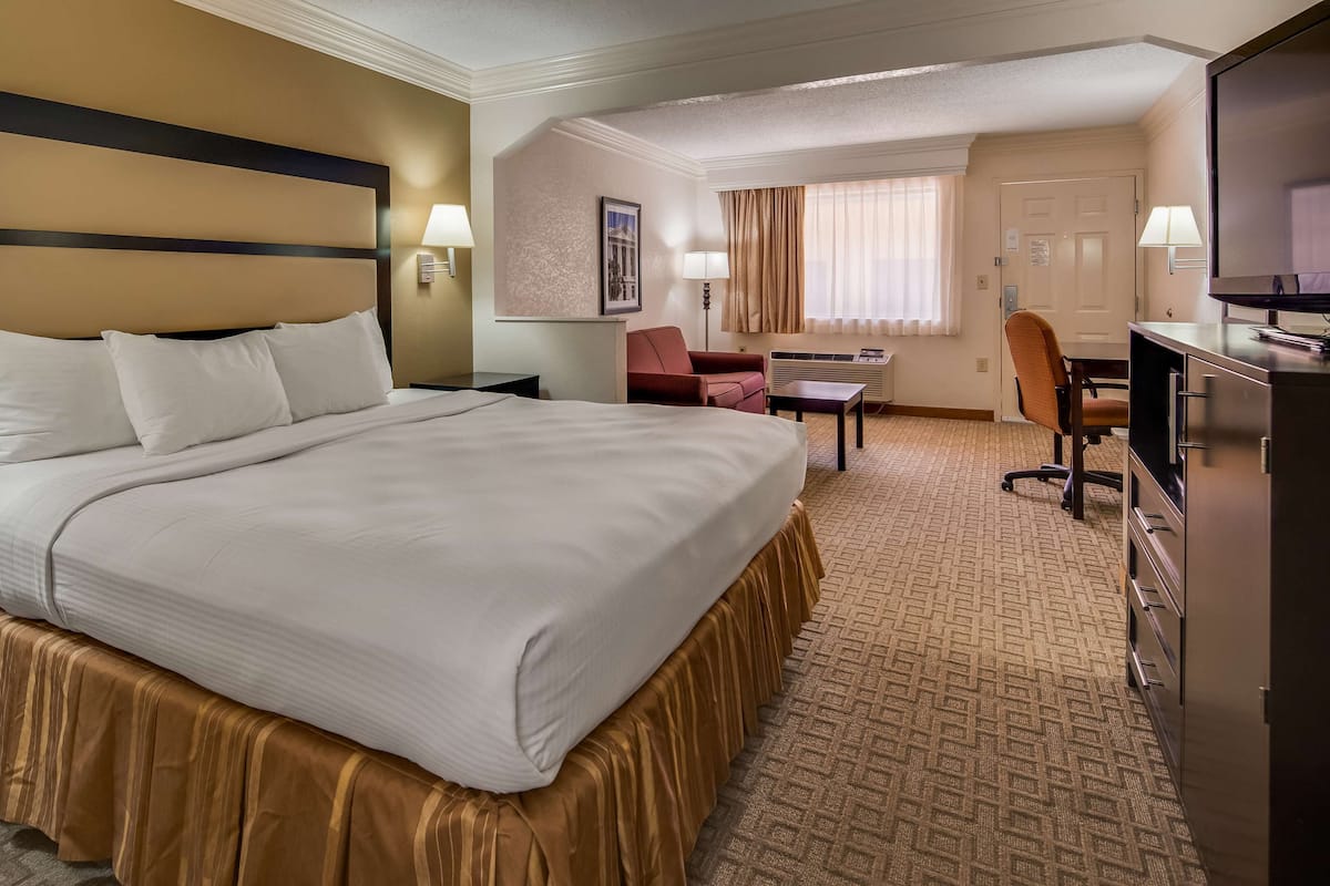 1 bedroom, premium bedding, pillow-top beds, in-room safe