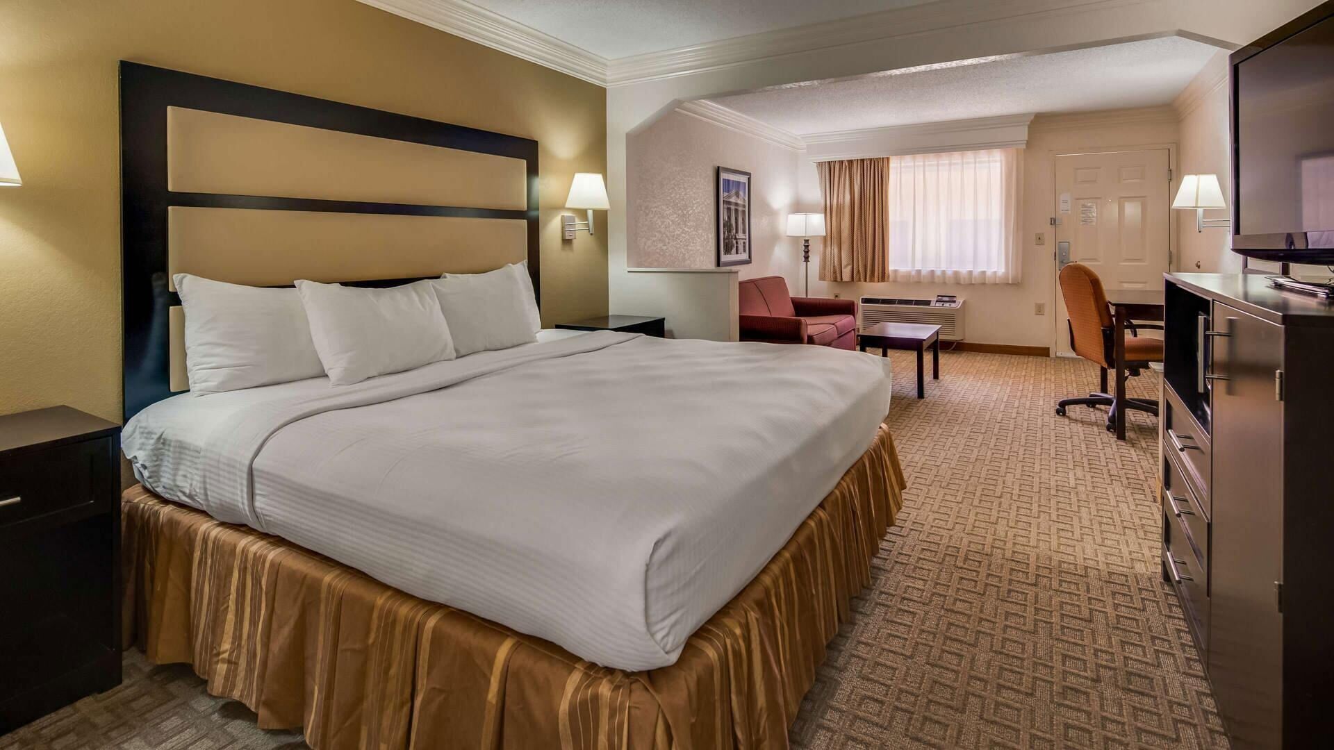 Premium bedding, pillowtop beds, in-room safe, desk