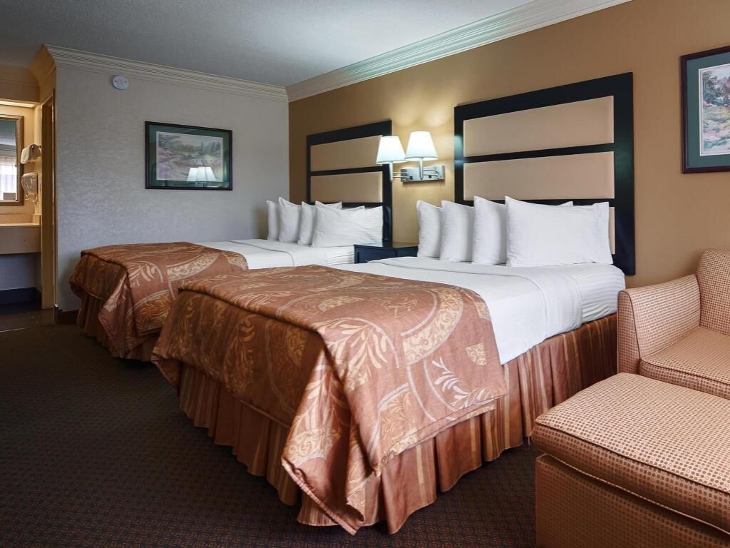 Premium bedding, pillowtop beds, in-room safe, desk