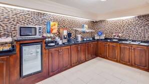 Petit déjeuner complet compris tous les jours