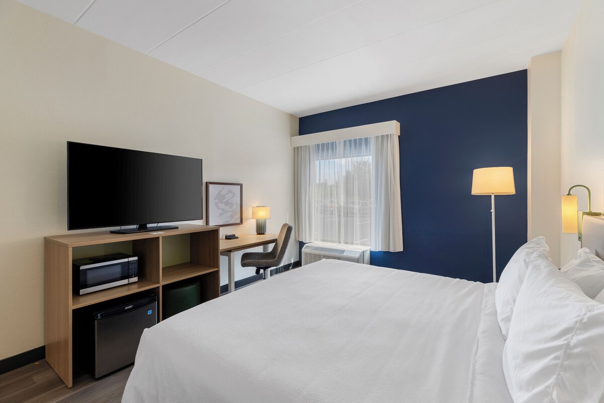 Room, 1 King Bed with Sofa bed, Accessible (Roll-In Shower) | Desk, iron/ironing board, cribs (free), WiFi (free)