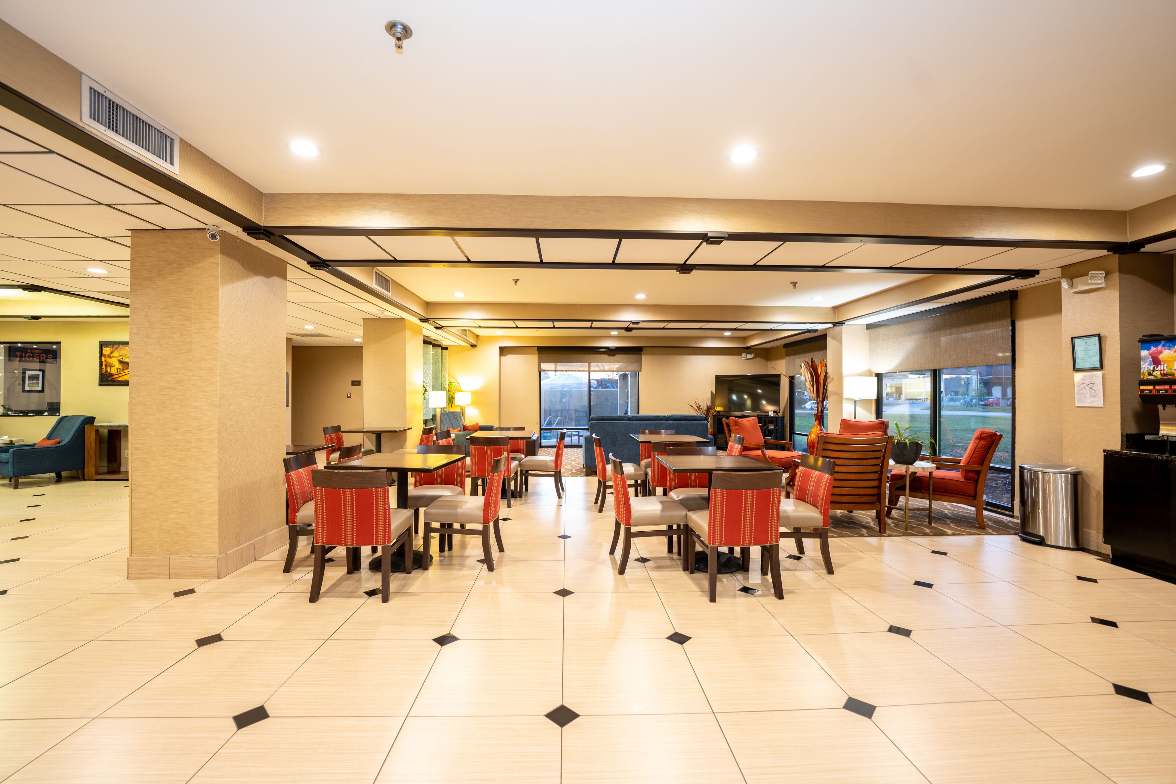 Café da manhã com buffet grátis todos os dias