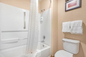 Ducha y bañera combinadas y artículos de higiene personal gratuitos