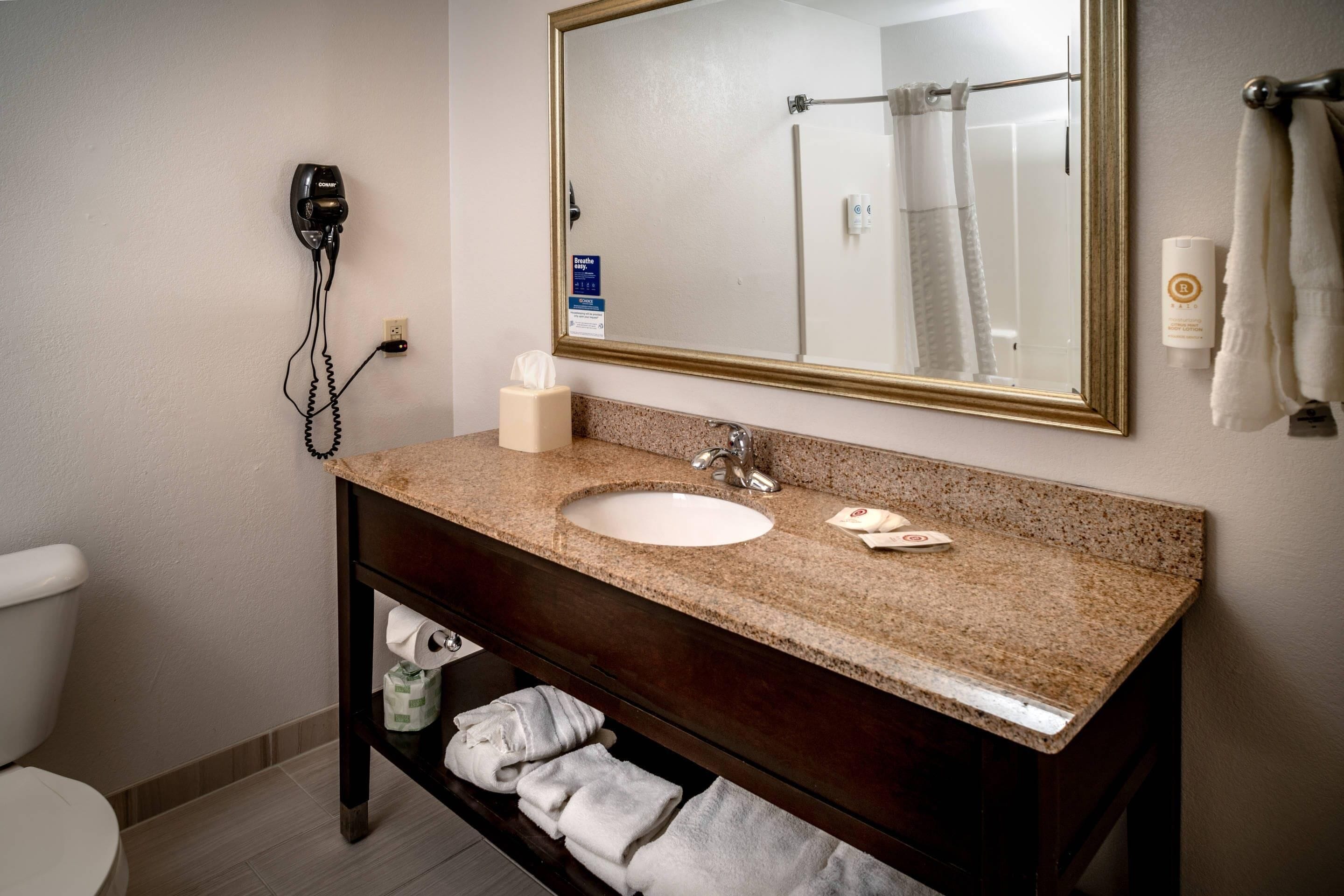 suite, non smoking | desk, blackout curtains, iron/ironing board, free cots/infant beds