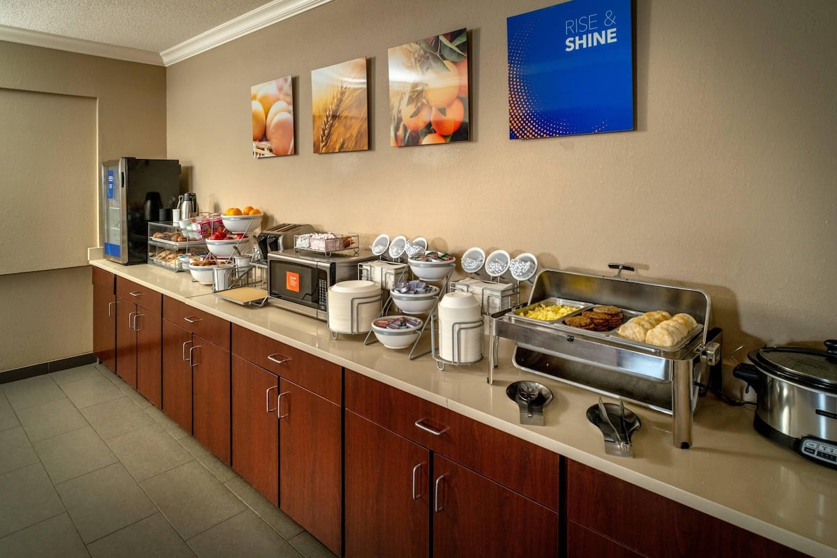 free daily full breakfast