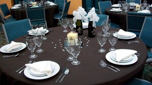 Banquet hall - Quality Suites (Sulphur)
