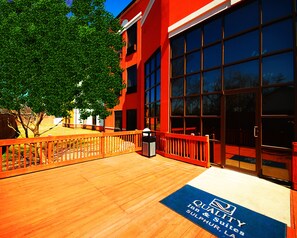 Pintu masuk properti