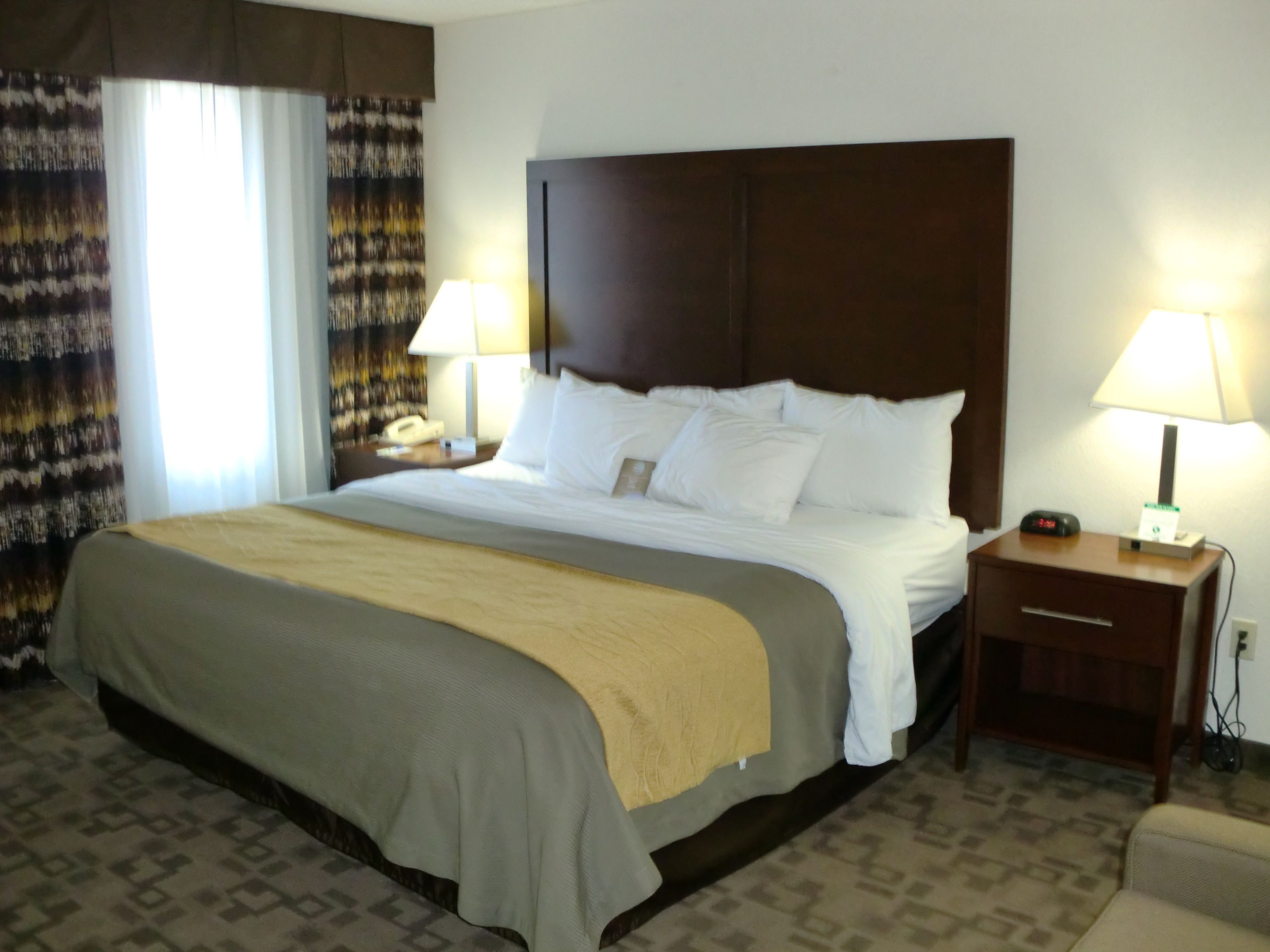 書桌、遮光布/窗簾、熨斗/熨衣板、免費搖籃/嬰兒床