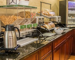 Café da manhã completo grátis todos os dias