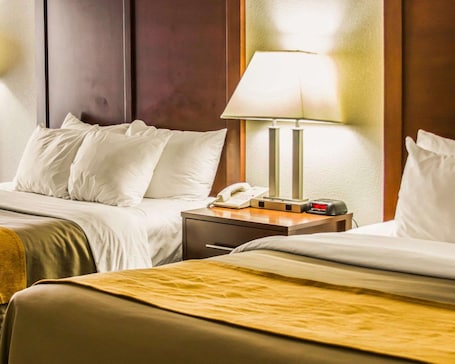 1 bedroom, in-room safe, desk, iron/ironing board