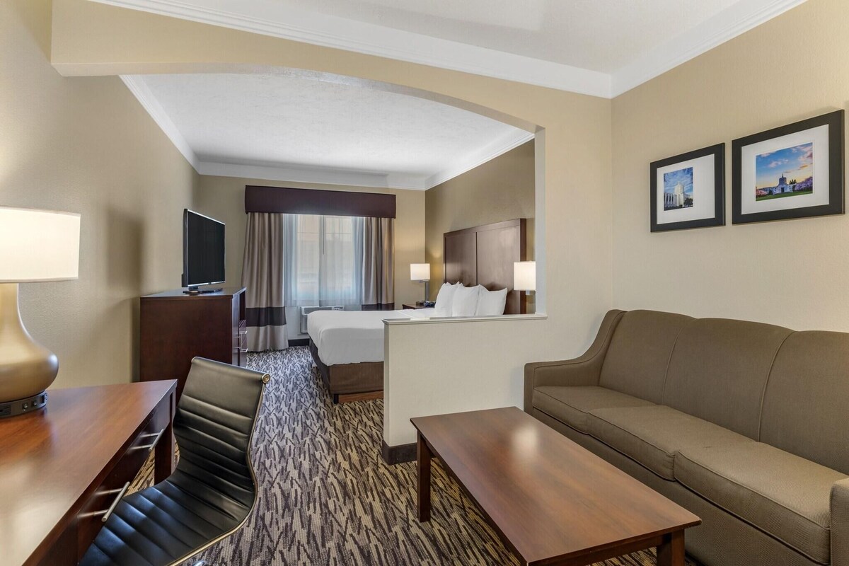 Premium bedding, pillowtop beds, desk, laptop workspace