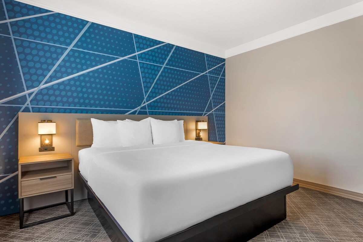 Premium bedding, pillowtop beds, desk, laptop workspace