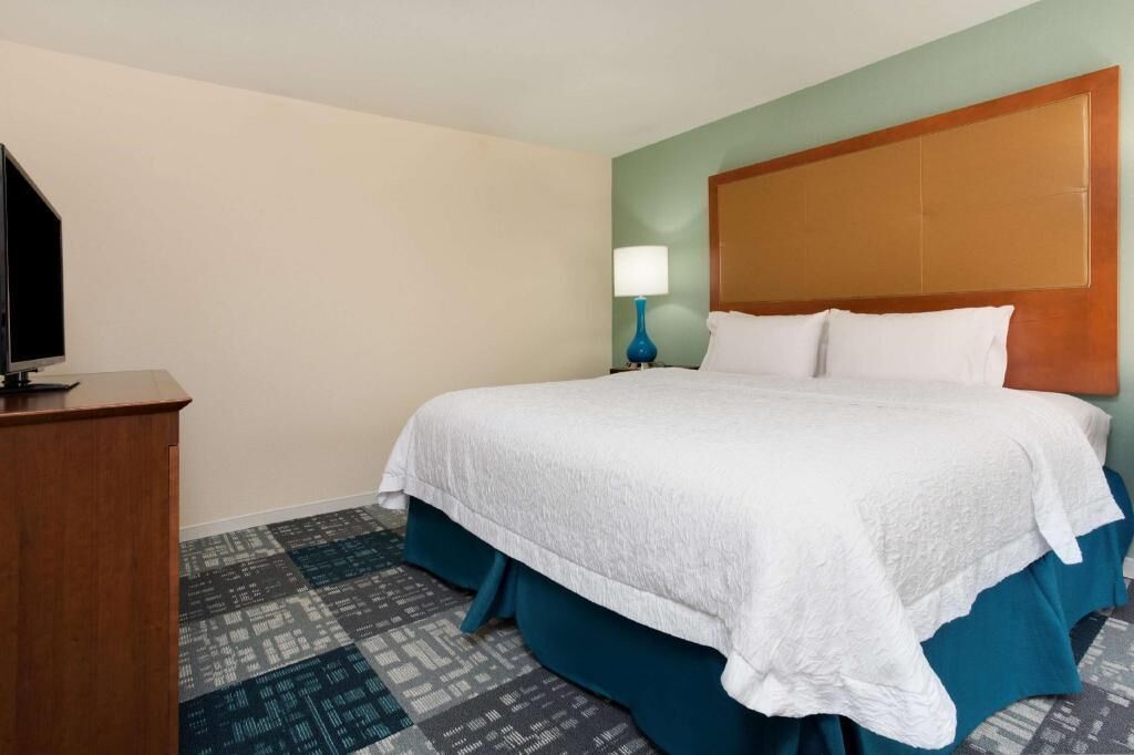 Desk, laptop workspace, free WiFi, bed sheets