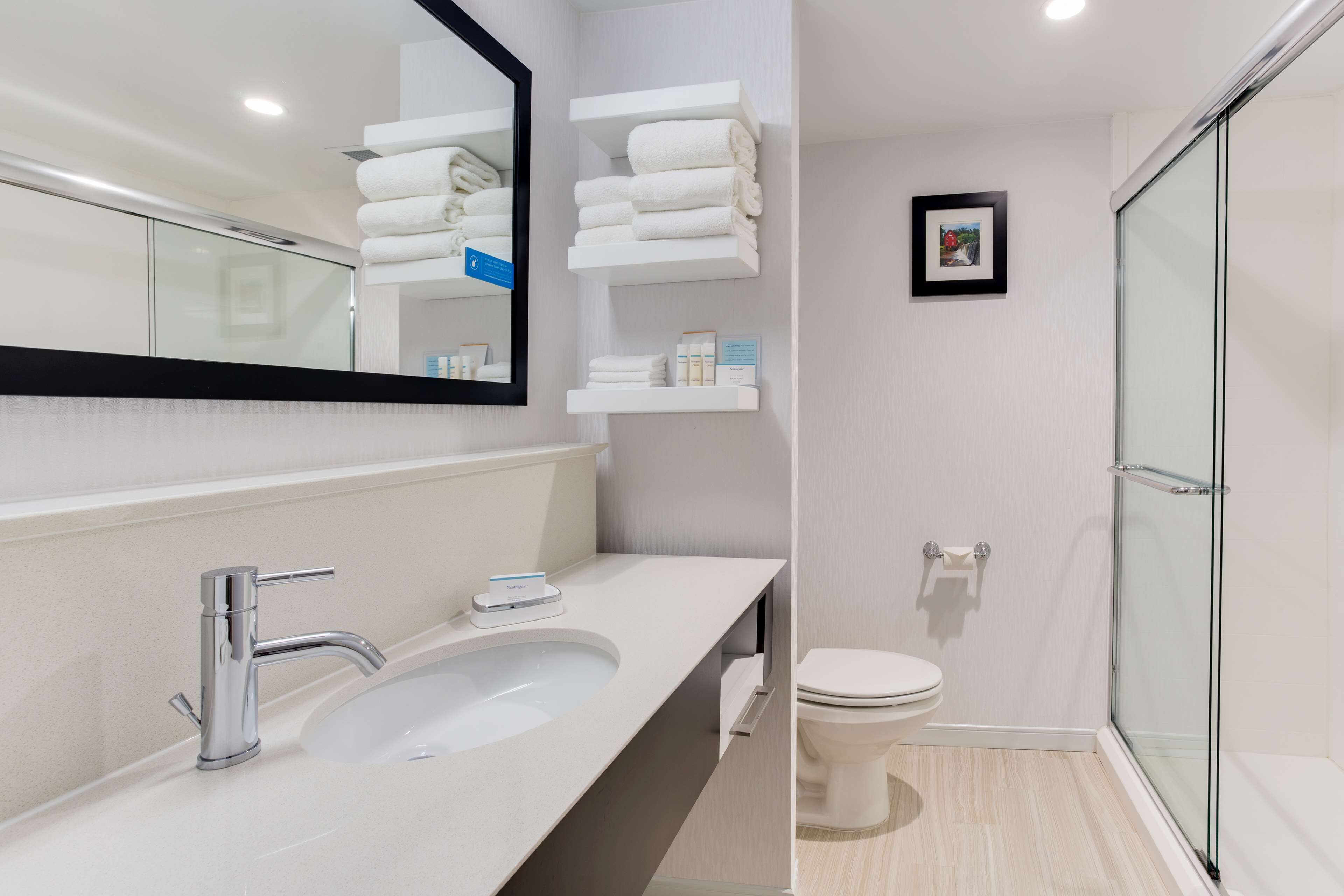 free toiletries, towels