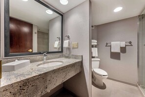 Combined shower/bathtub, free toiletries, hair dryer, towels - Drury Inn & Suites Champaign (Champaign)