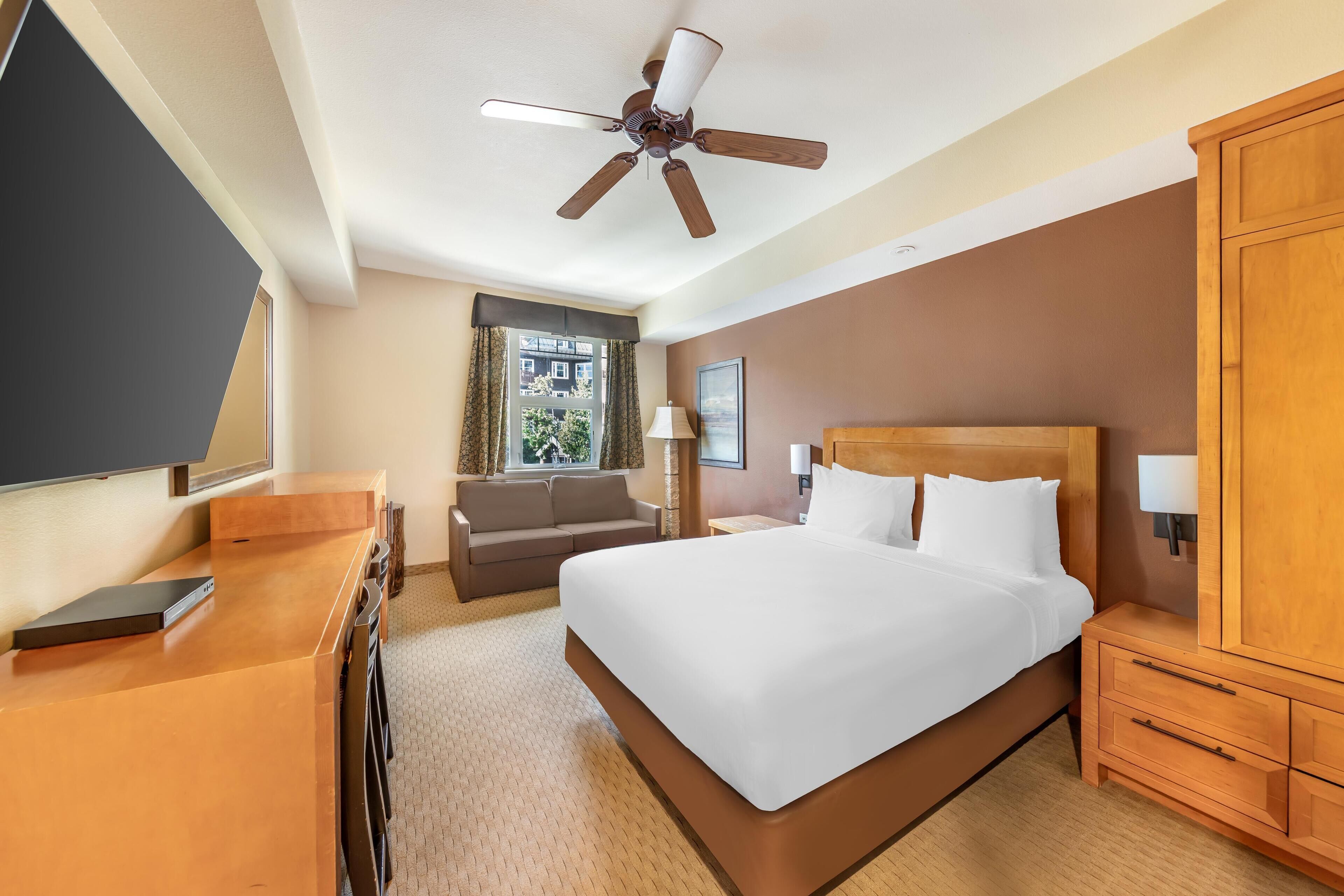 Premium bedding, in-room safe, iron/ironing board, free WiFi