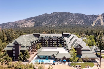 Hotel Exterior at Hilton Vacation Club Lake Tahoe Resort South