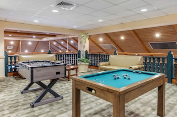 Billiards at Hilton Vacation Club Lake Tahoe Resort South